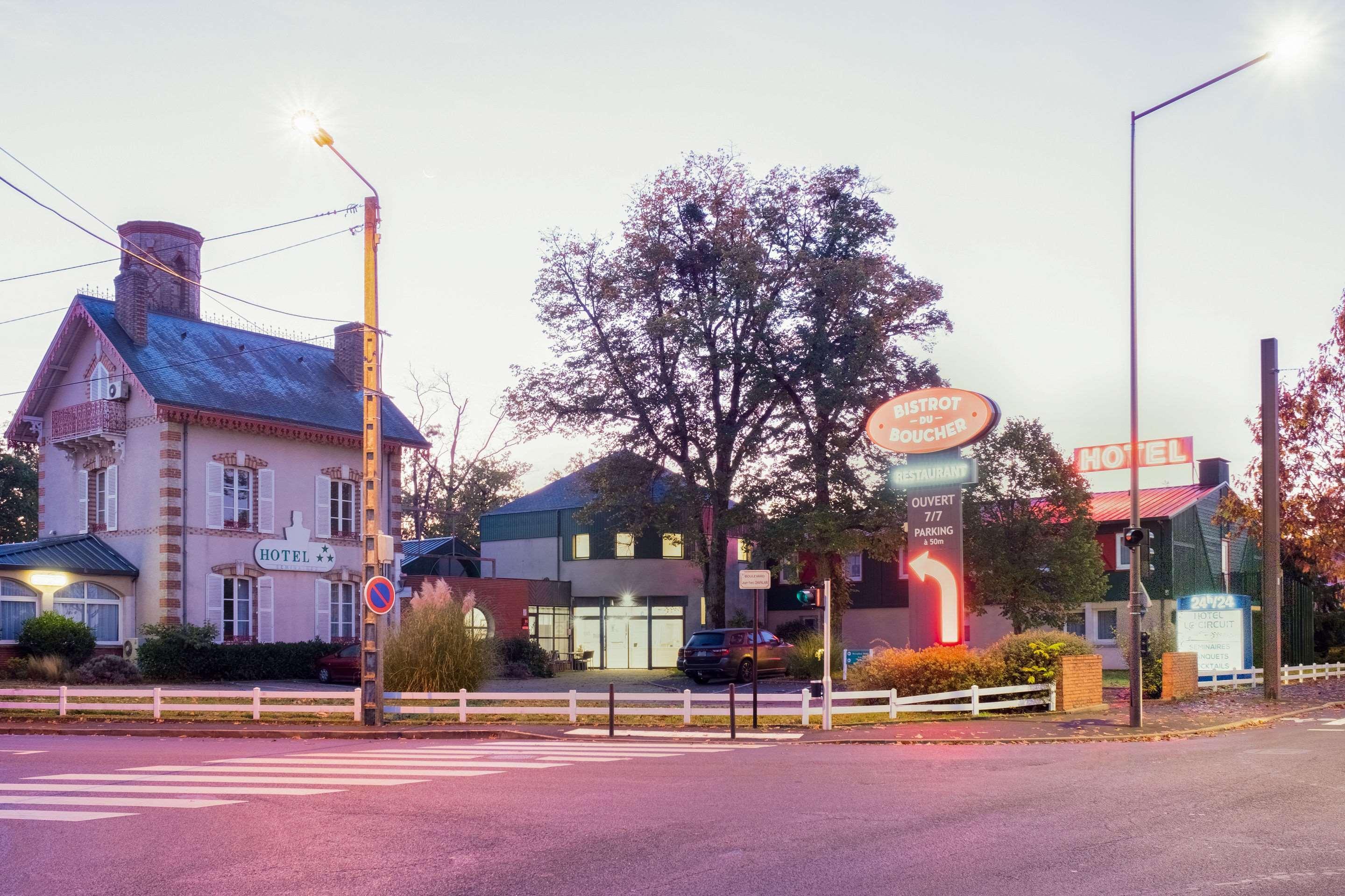 Hotel Le Circuit Le Mans Exterior foto